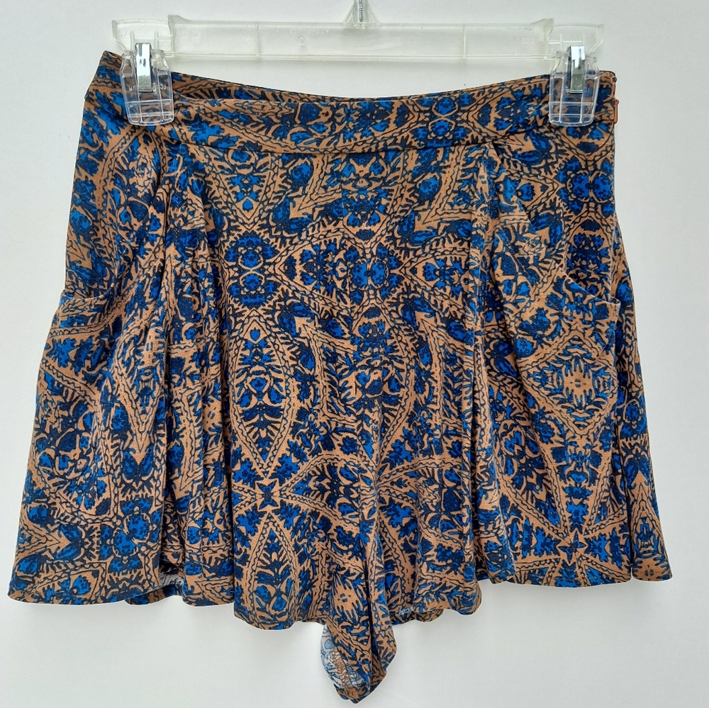 Free People Paisley Print in blue light brown color Light Weight Shorts …